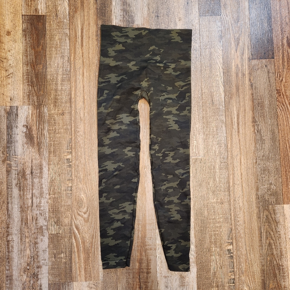 Spanx Camo Leggings Size Large